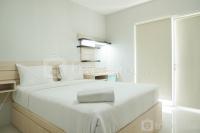 Comfortable and Strategic Place 1BR at Cosmo Mansion Apartment (Jakarta Residence) By Travelio