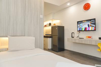 Simply Design Studio at Serpong Garden Apartment By Travelio