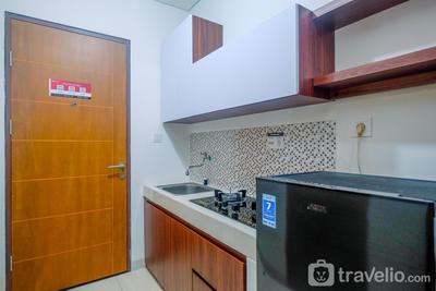 Apartemen Dave - Homey and Comfort Living Studio Room at Dave Apartment By Travelio