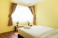 Cozy and Modern 1BR Green Central City Glodok Apartment By Travelio