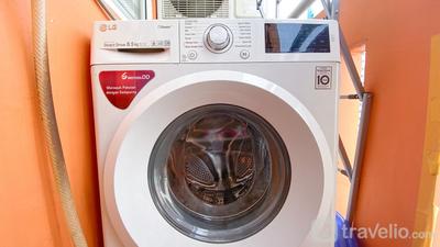 Apartemen Green Pramuka City - Modern 2BR Green Pramuka City Apartment near Shopping Center By Travelio