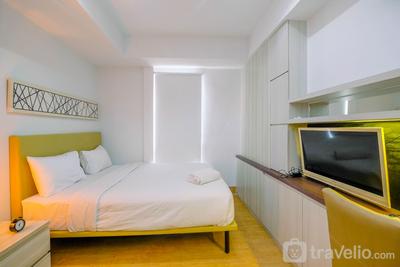 Modern Style Studio Apartment at Azalea Suites with City View By Travelio