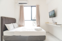 Well Furnished and Homey Studio Sky House Alam Sutera Apartment By Travelio