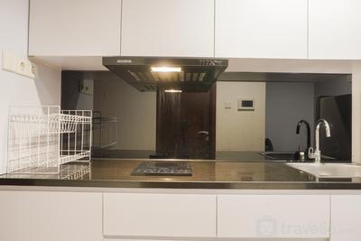 Apartemen West Vista - Luxurious 1BR at West Vista Apartment By Travelio