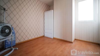 Apartemen Puncak Dharmahusada - Homey 2BR with Extra Room at Puncak Dharmahusada Apartment By Travelio
