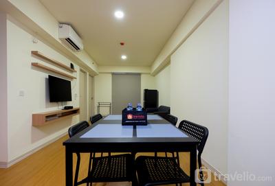 Apartemen Meikarta - Comfortable 2BR with Workspace at Meikarta Apartment By Travelio