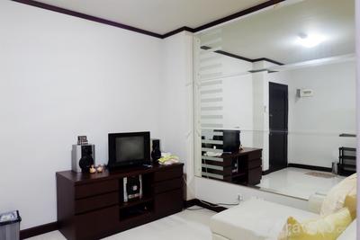 Apartemen Cosmo Mansion (Jakarta Residence) - 1BR City View Apartment at Cosmo Mansion By Travelio