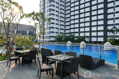 Apartemen West Vista - Relax and Comfy with Pool View at Studio West Vista Apartment By Travelio