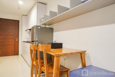 Apartemen West Vista - Luxurious 1BR at West Vista Apartment By Travelio