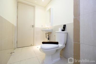 Apartemen Meikarta - Comfortable 2BR with Workspace at Meikarta Apartment By Travelio