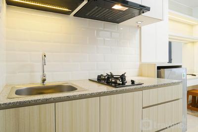 Apartemen West Vista - Relax and Comfy with Pool View at Studio West Vista Apartment By Travelio