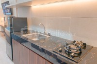 Apartemen B Residence - Minimalist and Warm Studio Apartment at B Residence By Travelio