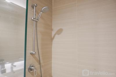 Apartemen West Vista - Luxurious 1BR at West Vista Apartment By Travelio