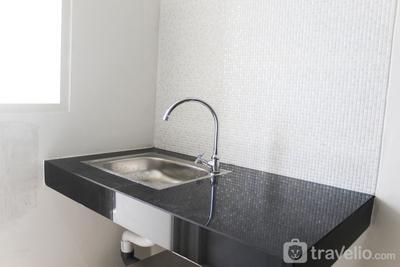 Apartemen Green Lake View - Studio Unfurnished at 5th Floor with AC Green Lake View Apartment By Travelio