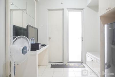 Apartemen Green Park View - Comfort and Spacious 1BR Apartment Green Park View By Travelio