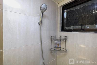 Apartemen Meikarta - Comfortable 2BR with Workspace at Meikarta Apartment By Travelio