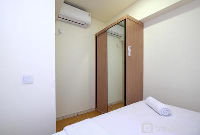 Apartemen Meikarta - Comfortable 2BR with Workspace at Meikarta Apartment By Travelio