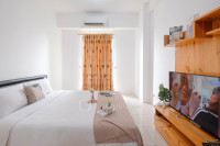 Tidy Studio with City View at Gading Greenhill Apartment By Travelio
