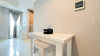 Apartemen Taman Anggrek Residence - Modern Minimalist 2BR Apartment at Taman Anggrek Residence By Travelio