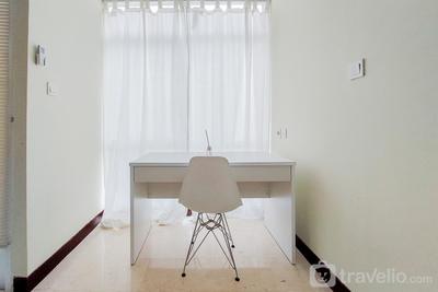 Apartemen B Residence - Good Price and Homey Studio Apartment at B Residence By Travelio