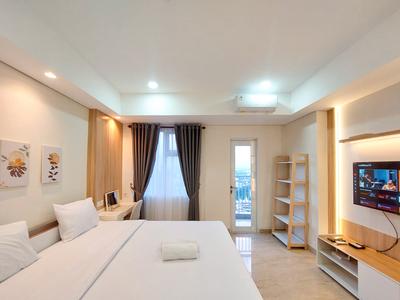 Restful and Comfy Studio Podomoro City Deli Medan Apartment By Travelio