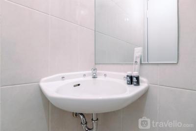 Apartemen Royal Heights - Well Furnished and Comfy 2BR at Royal Heights Apartment By Travelio