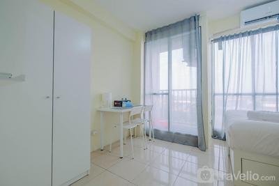 Apartemen Tifolia - Tifolia Studio Apartment with Double Bed near LRT Station By Travelio