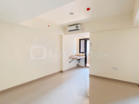 Apartemen Meikarta - Unfurnished 2BR with AC at Living Room Meikarta Apartment By Travelio