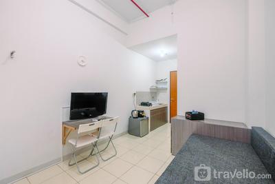 Apartemen Dave - Comfortable and Minimalist Studio at Dave Apartment By Travelio