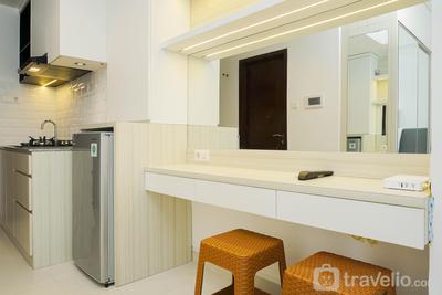 Apartemen West Vista - Relax and Comfy with Pool View at Studio West Vista Apartment By Travelio