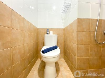 Apartemen Green Pramuka City - Good Deal and Minimalist 2BR Green Pramuka City Apartment By Travelio