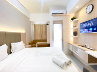 Modern Look and Homey Studio Apartment at Transpark Juanda Bekasi Timur By Travelio
