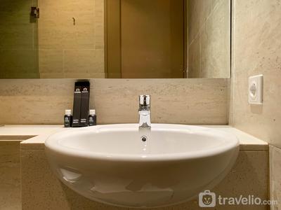 Apartemen Taman Anggrek Residence - Nice and Elegant Studio Apartment at 31th Floor Taman Anggrek Residence By Travelio