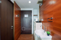 Apartemen Grand Dhika City - Homey Wooden Touch Studio Room at Apartment Grand Dhika City By Travelio