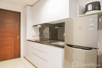 Apartemen West Vista - Luxurious 1BR at West Vista Apartment By Travelio