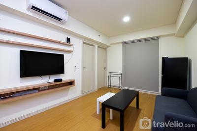 Apartemen Meikarta - Comfortable 2BR with Workspace at Meikarta Apartment By Travelio