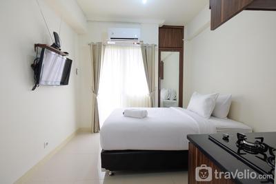 Comfy Studio Apartment at Green Pramuka City By Travelio