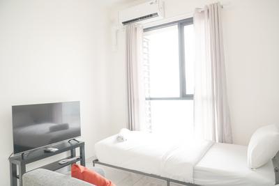 Apartemen Sky House Alam Sutera - Homey and Well Furnished Studio Sky House Alam Sutera Apartment By Travelio