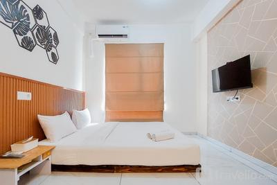 Comfy and Modern Studio at Sky House Alam Sutera Apartment By Travelio