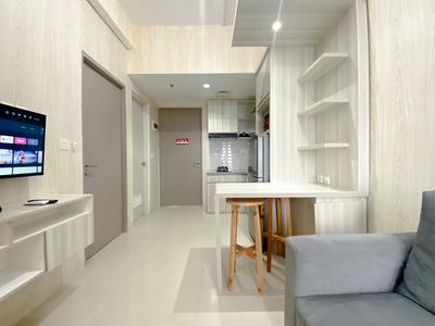 Modern Look and Restful 2BR Vasanta Innopark Apartment By Travelio