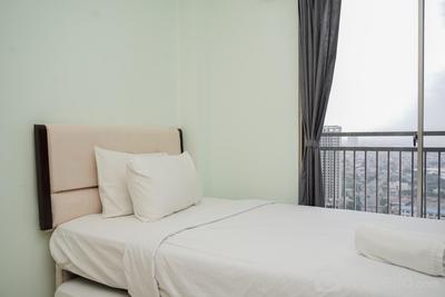 Simply Good Studio Apartment at Springwood Residence By Travelio