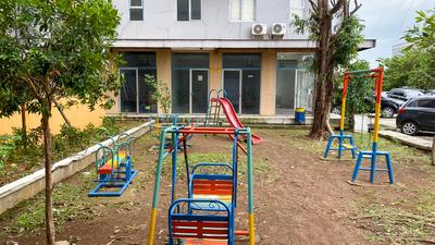 Apartemen East Park - Cozy Studio Unfurnished with AC at East Park Apartment By Travelio