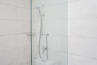 Apartemen Roseville (Soho & Suite) - Relax and Comfy East Suite Studio Room at Roseville Apartment By Travelio