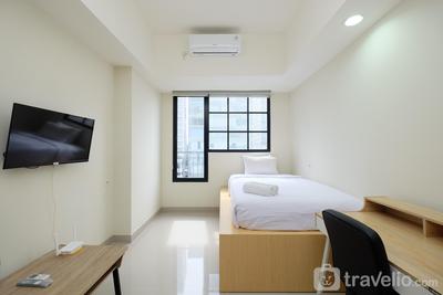 Comfy Studio at 2nd Floor Evenciio Margonda Apartment By Travelio