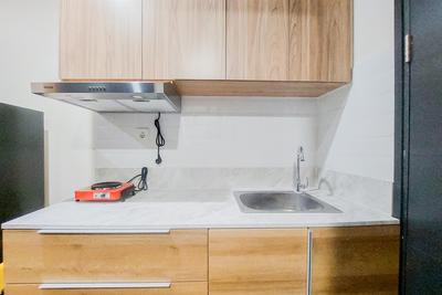 Apartemen Collins Boulevard - Homey and Cozy Living Studio at Collins Boulevard Apartment By Travelio