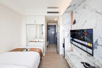 Minimalist and Comfy Studio Collins Boulevard Apartment By Travelio