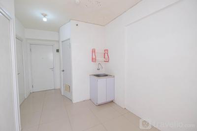 Apartemen Green Pramuka City - 2BR Unfurnished Apartment Green Pramuka City with AC By Travelio