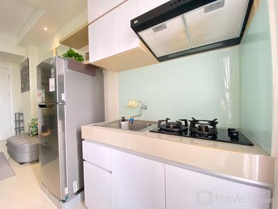 Apartemen Parahyangan Residence - Homey and Clean 1BR Apartment at Parahyangan Residence By Travelio