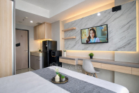 Apartemen Monroe Tower - Wooden Accents Studio at Monroe Tower Apartment By Travelio