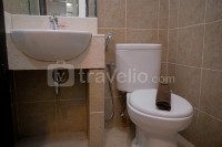 Apartemen Great Western - Warm and Minimalist Studio (No Kitchen) at Great Western Apartment By Travelio